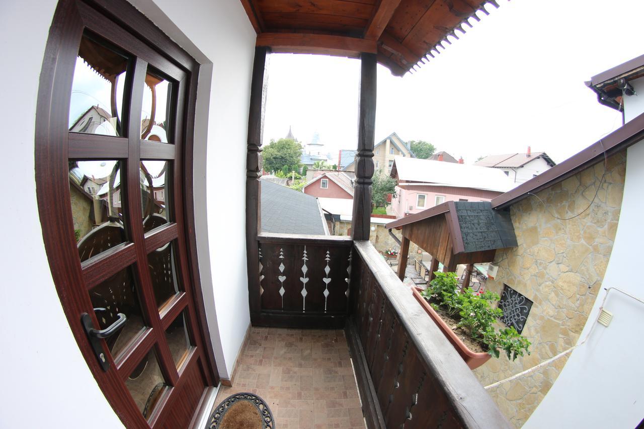 ホテル Casa Bucovineana スチャヴァ エクステリア 写真