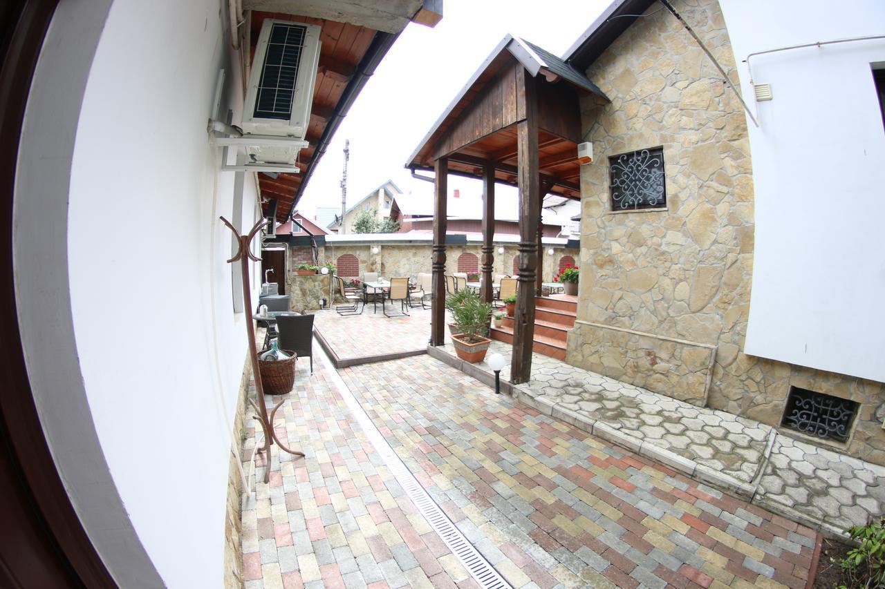 ホテル Casa Bucovineana スチャヴァ エクステリア 写真