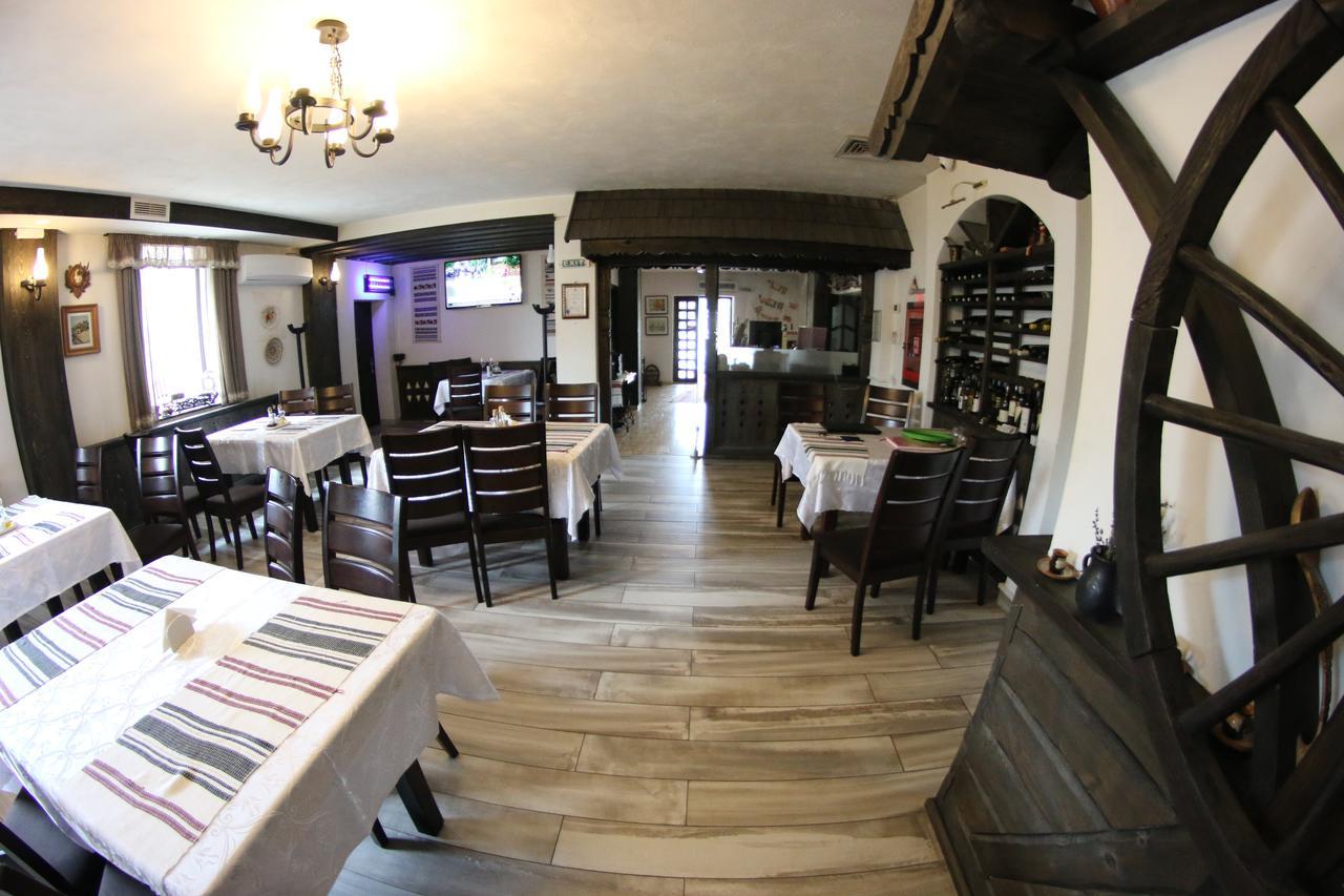 ホテル Casa Bucovineana スチャヴァ エクステリア 写真